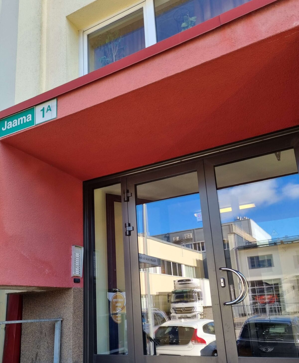 Ilusalong Jasmiini välisuks